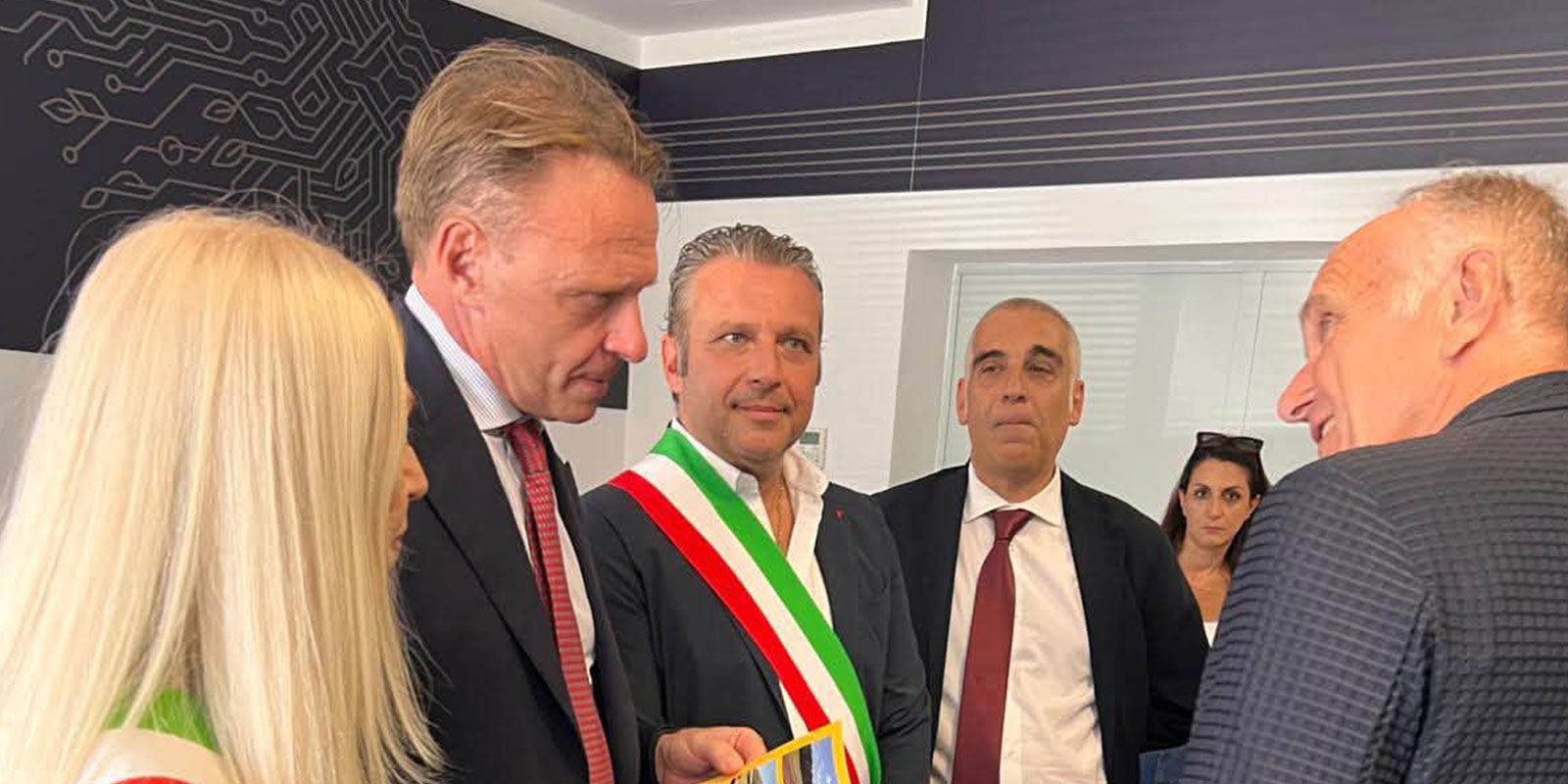 Incontro istituzionale a Santa Croce sull’Arno: Gianluca Lami presenta al Ministro Lollobrigida l’eccellenza della Scuderia Wave e della Scuola Puledri di Staffoli
